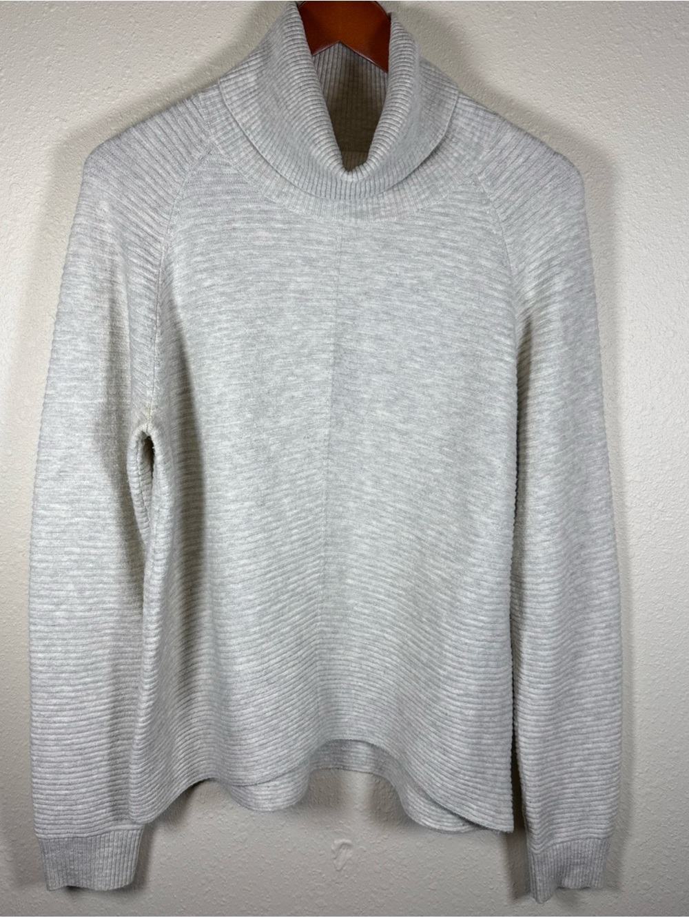 Kuhl Solace Merino Wool Organic Cotton Sweater M Turtleneck Ribbed Knit Oatmeal